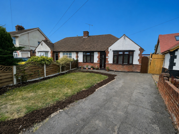 3 bed property, in Hitchin Road, £400,000