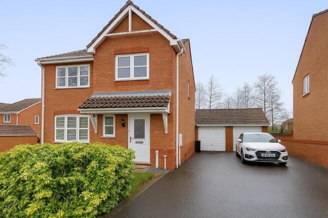 3 bed property, in Bradley Gardens, £240,000