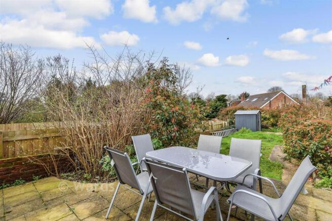 2 bed property, in Malling Road, £250,000