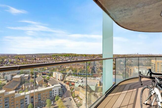 2 bed property, in Sienna Alto, £415,000