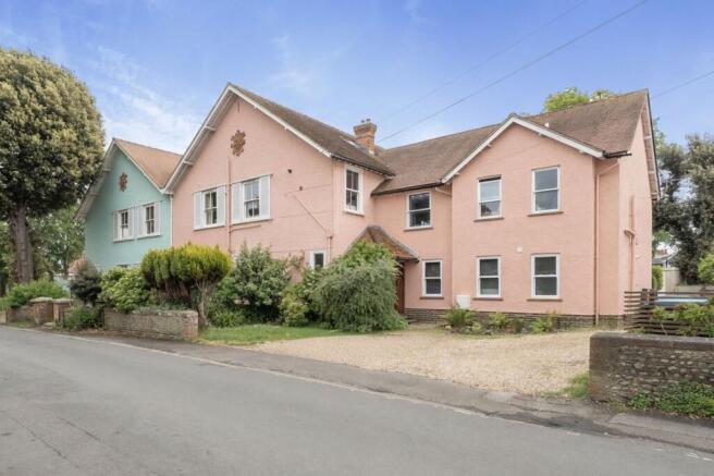 1 bed property, in Limmer Lane, £180,000