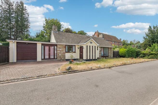 2 bed property, in The Causeway, £595,000