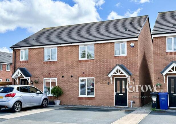3 bed property, in Thomson Grove, £320,000