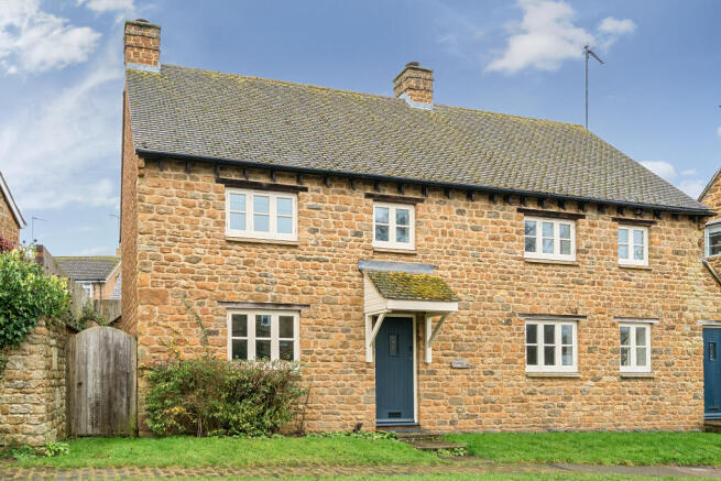 3 bed property, in Wroxton Lane, £475,000