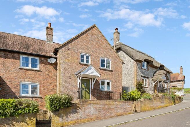 2 bed property, in Central Farm Lane, £330,000