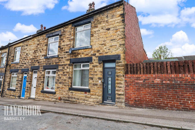 2 bed property, in Church Street, £140,000
