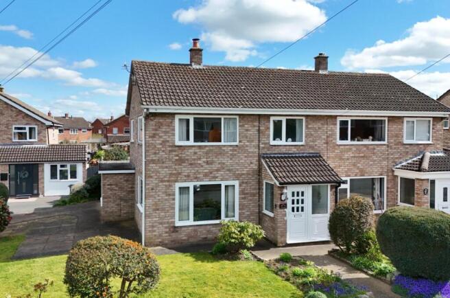 3 bed property, in 25 Langholm Drive, £250,000