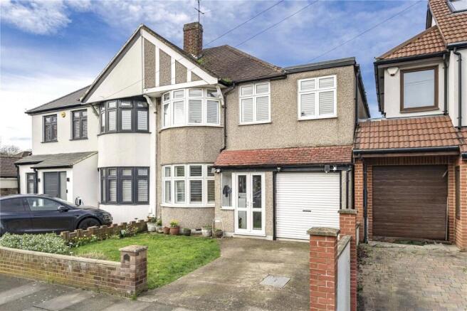 4 bed property, in Cheyne Avenue, £780,000