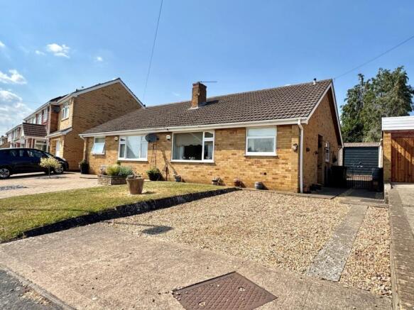 2 bed property, in Elgin Drive, £190,000