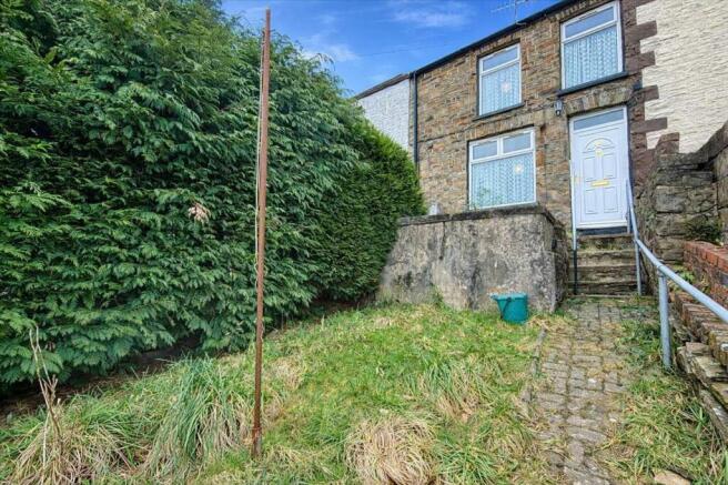 2 bed property, in Miskin Road, £86,995