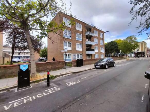 2 bed property, in Somerford Grove Estate, £450,000