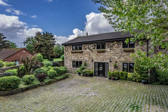 4 bed property, in New Fold, £695,000