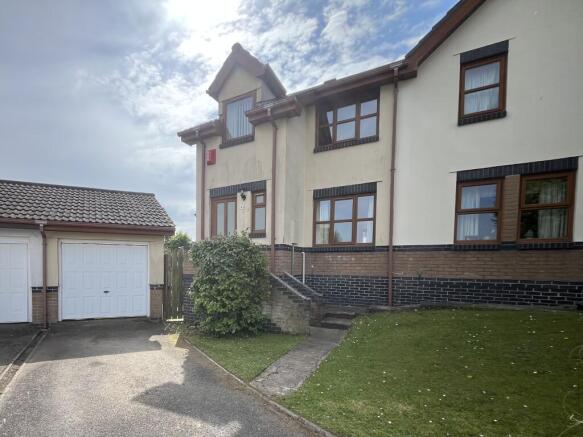 3 bed property, in Meadowside, £350,000
