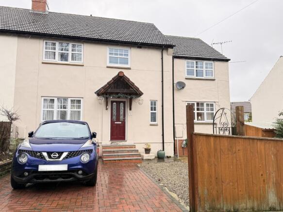 4 bed property, in Corn Close, £299,950