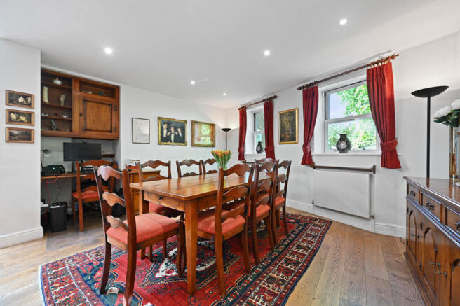 3 bed property, in Green Lane, £750,000