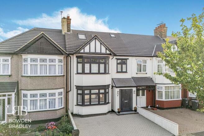 4 bed property, in Middleton Gardens, £750,000