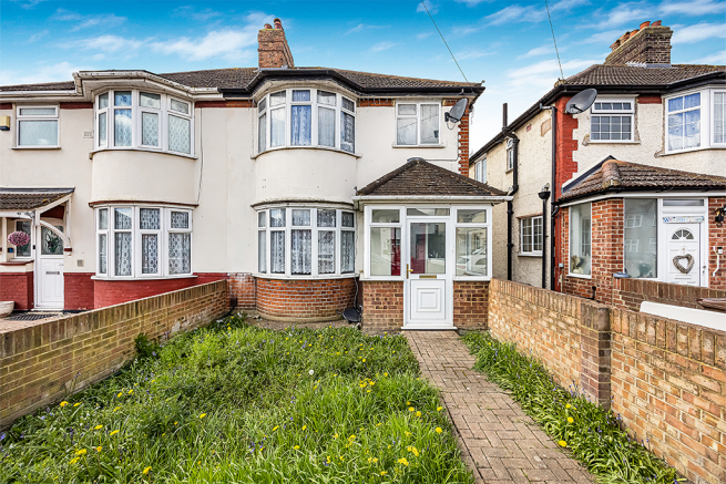 3 bed property, in Cardington Square, £550,000