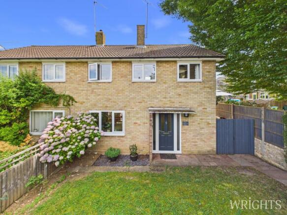 3 bed property, in Harwood Close, £450,000