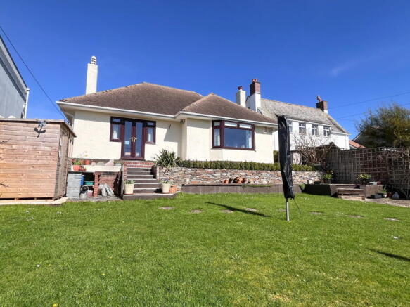 4 bed property, in Dunheved Road, £525,000