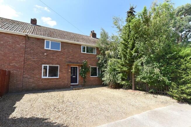 4 bed property, in Moot Way, £425,000