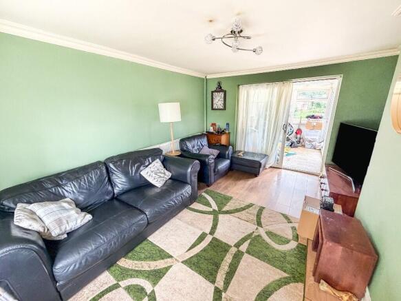 2 bed property, in Laburnum Avenue, £190,000