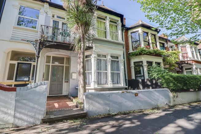 2 bed property, in Warrior Square North, £175,000