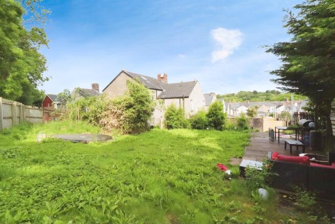 3 bed property, in Charlotte Street, £350,000