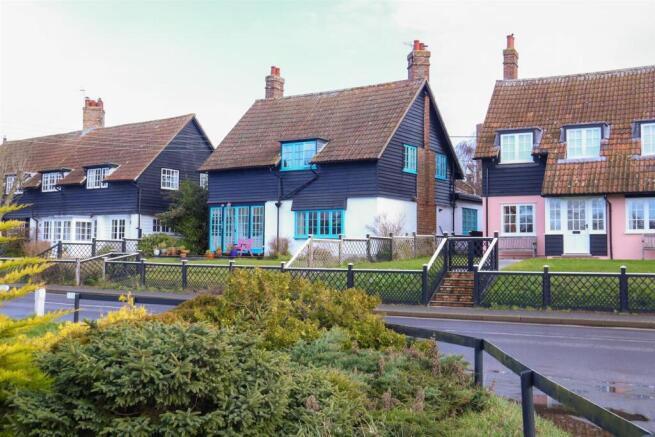 4 bed property, in The Haven, £795,000