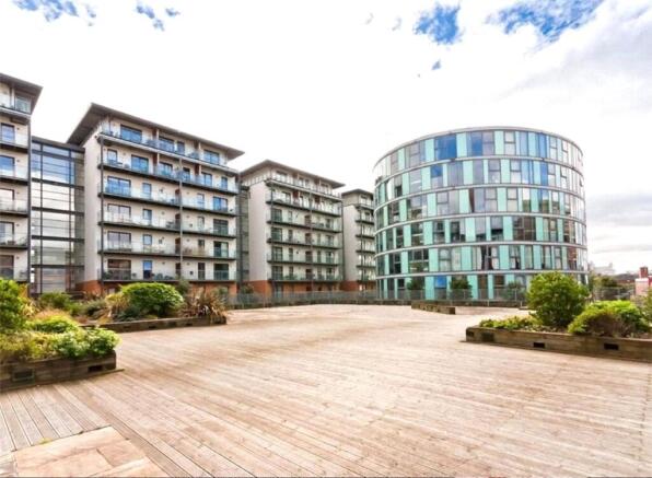 2 bed property, in Pollard Street, £165,000