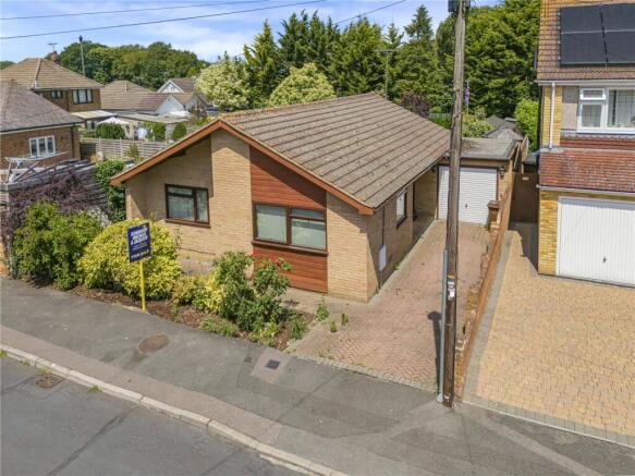 3 bed property, in Lyndhurst Avenue, £400,000