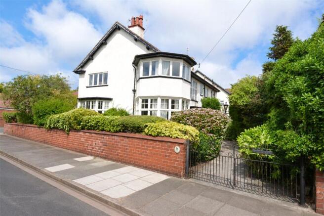 5 bed property, in Lansdowne Road, £500,000