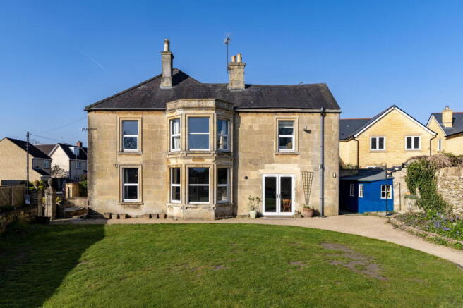 3 bed property, in Station Road, £600,000