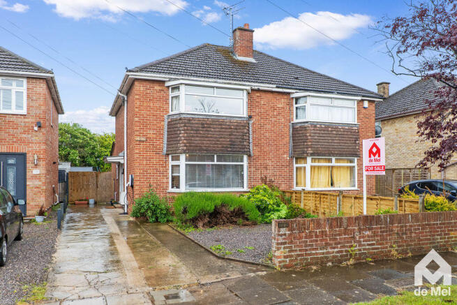 2 bed property, in Brooklyn Gardens, £325,000