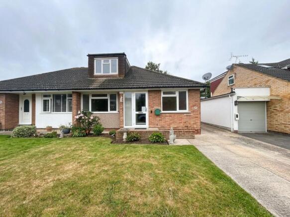 2 bed property, in Cobdown Close, £330,000
