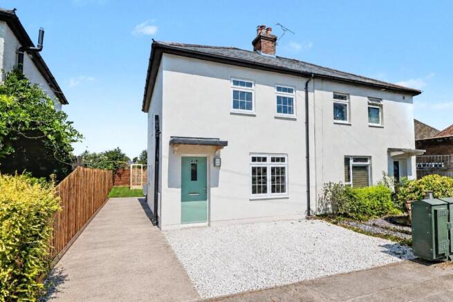3 bed property, in Old Woking, £450,000