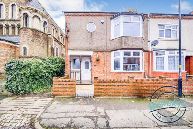 4 bed property, in Kingsland Avenue, £250,000