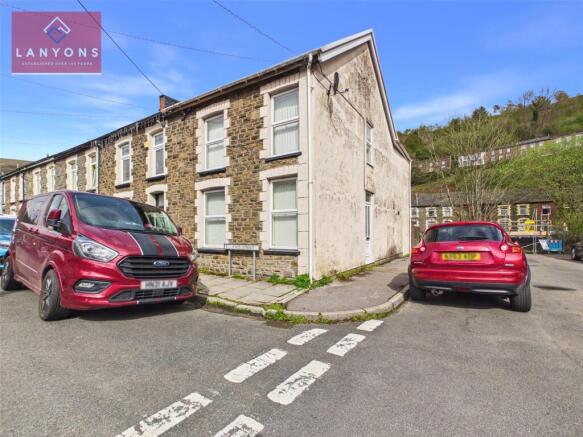 3 bed property, in Ynys Street, £104,999