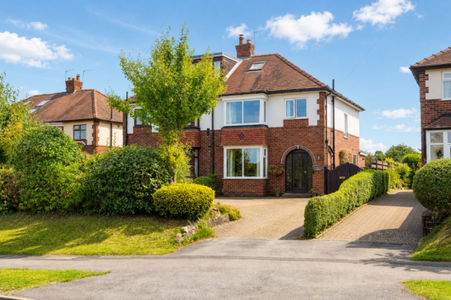 3 bed property, in Top Lane, £400,000