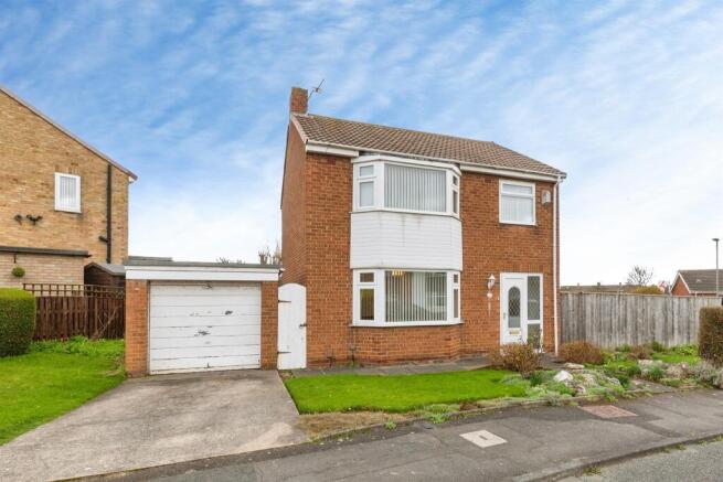 3 bed property, in Dorchester Drive, £195,000