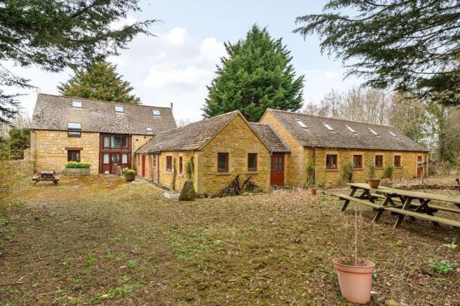 5 bed property, in Childswickham Road, £1,000,000