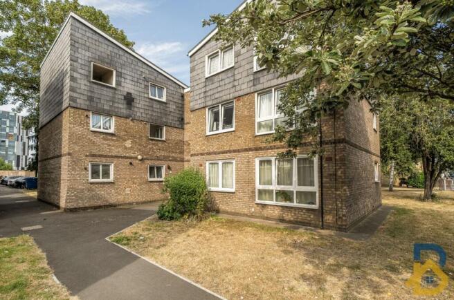 1 bed property, in Heenan Close, £220,000