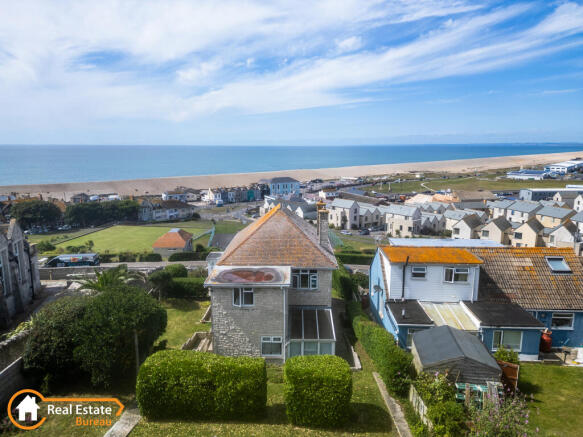 4 bed property, in Castle Road, £410,000