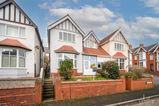 3 bed property, in Long Oaks Avenue, £300,000