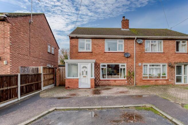 3 bed property, in Tavern Close, £230,000