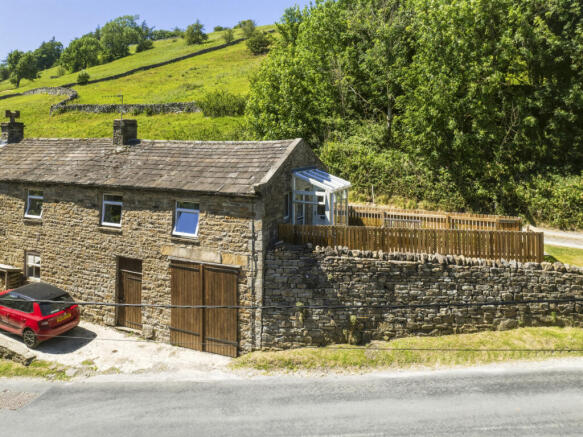 2 bed property, in Brown Hill, £220,000