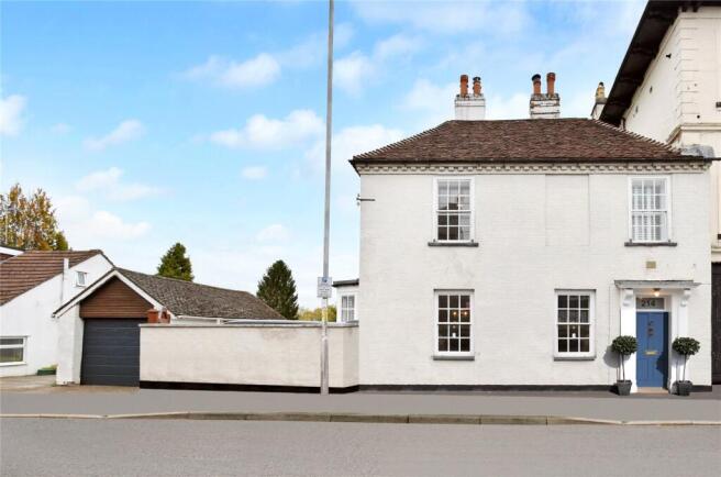 3 bed property, in Henwick Road, £575,000