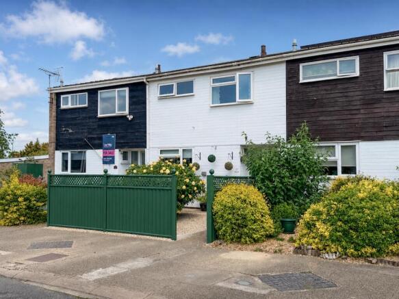 3 bed property, in Holland Park, £225,000