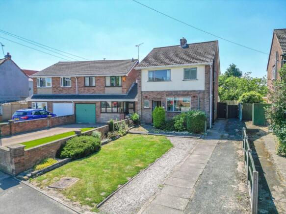3 bed property, in Heath End Road, £260,000