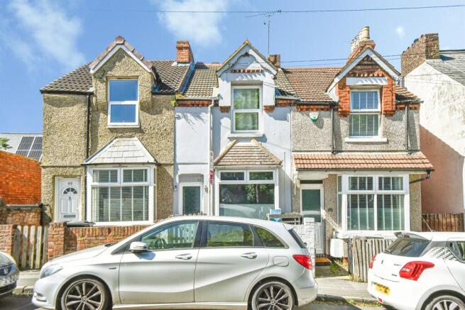 3 bed property, in Radnor Street, £215,000