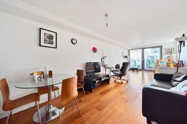 1 bed property, in Slough, £170,000